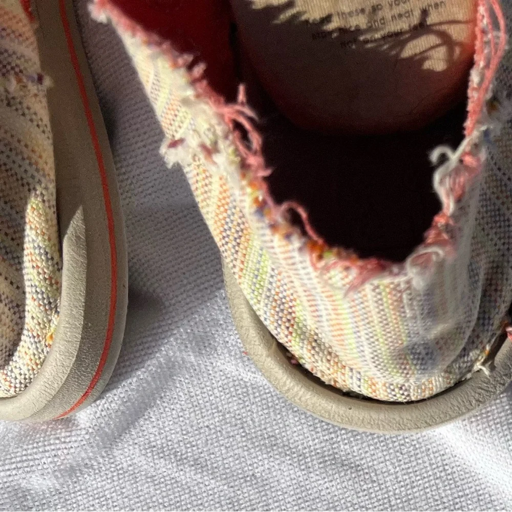 Sanuk Casual Frayed Shoe in Cream & Peach Design - Picture 5 of 6